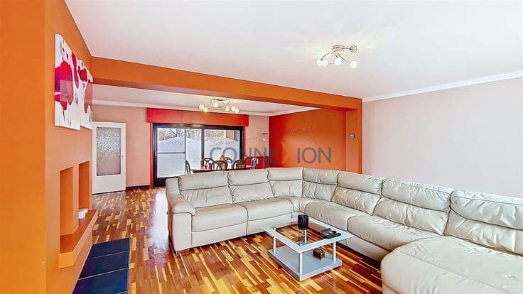 Spacious 3 bed apartment with terrace - garden - garage