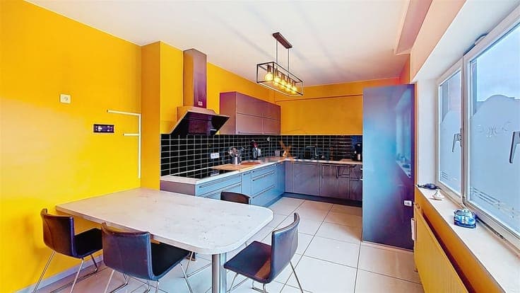 Spacious 3 bed apartment with terrace - garden - garage