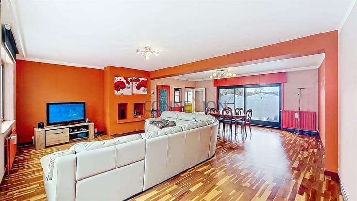 Spacious 3 bed apartment with terrace - garden - garage