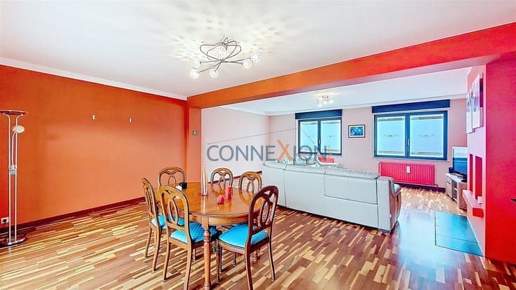 Spacious 3 bed apartment with terrace - garden - garage