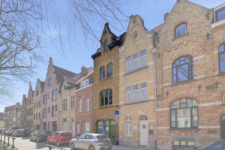 Karaktervolle stadswoning met 5 slaapkamers op toplocatie...