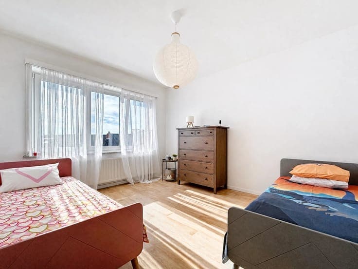 Sale - House Sint-Pieters-Leeuw - 449,000 €