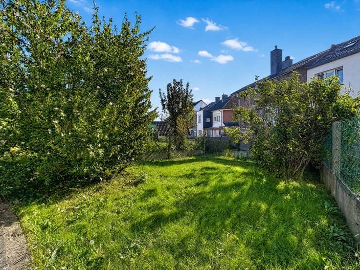 Sale - House Sint-Pieters-Leeuw - 449,000 €