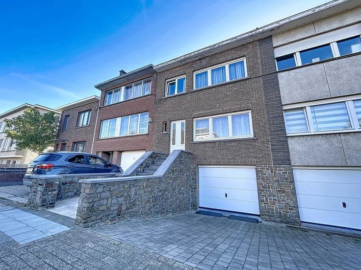 Sale - House Sint-Pieters-Leeuw - 449,000 €