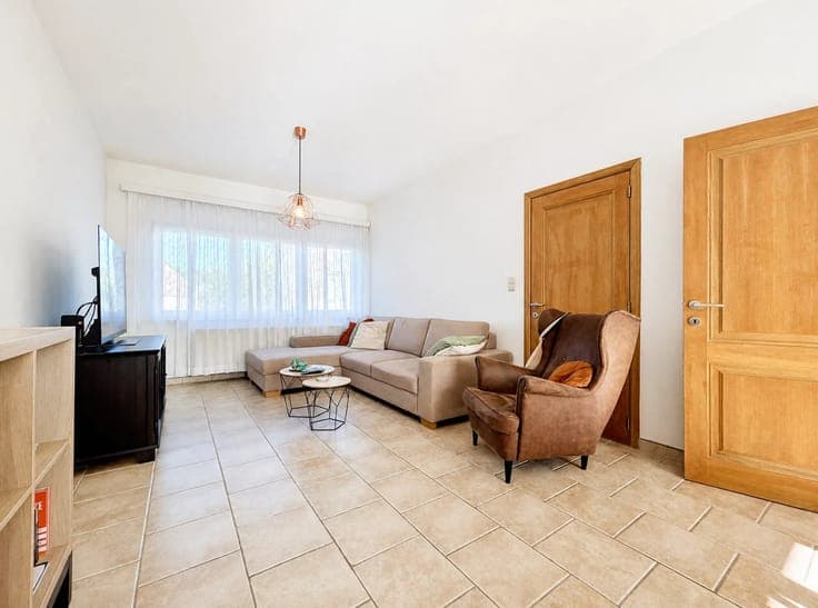 Sale - House Sint-Pieters-Leeuw - 449,000 €