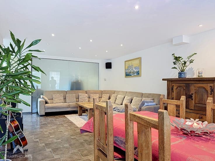 Energy-efficient family home with 4 beds, garage & garden