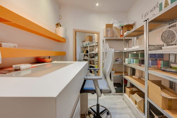 Mixed-use investment property with shop and 4 bedrooms