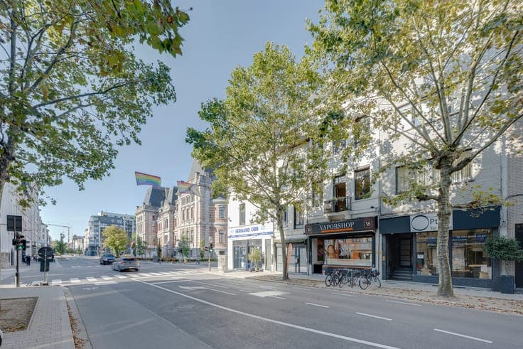 Mixed-use investment property with shop and 4 bedrooms