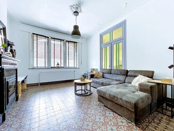 Renovated house with 3 bedrooms (poss. 4) + parking & garage
