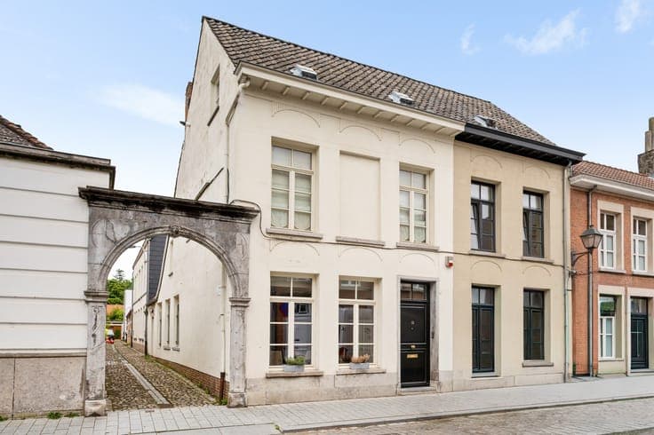 Charmante woning met 2 slaapkamers, 2 badkamers en een ru...