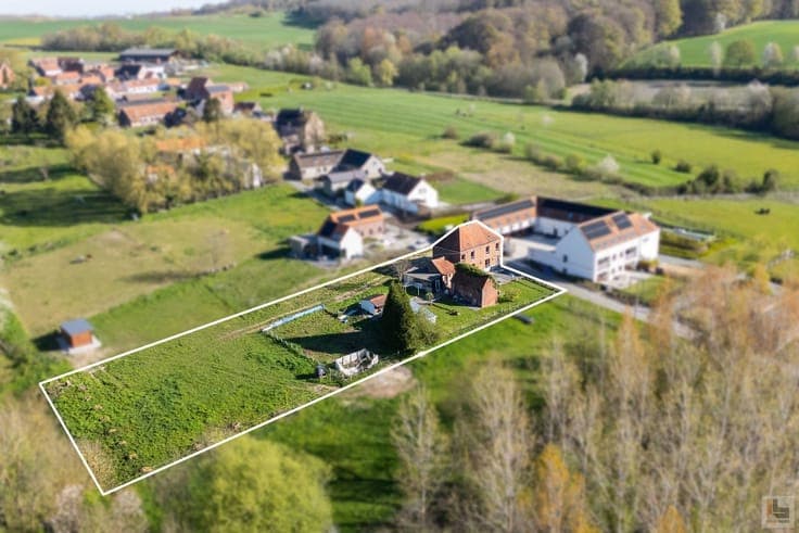 Te renoveren woning op 2991m2 op unieke locatie