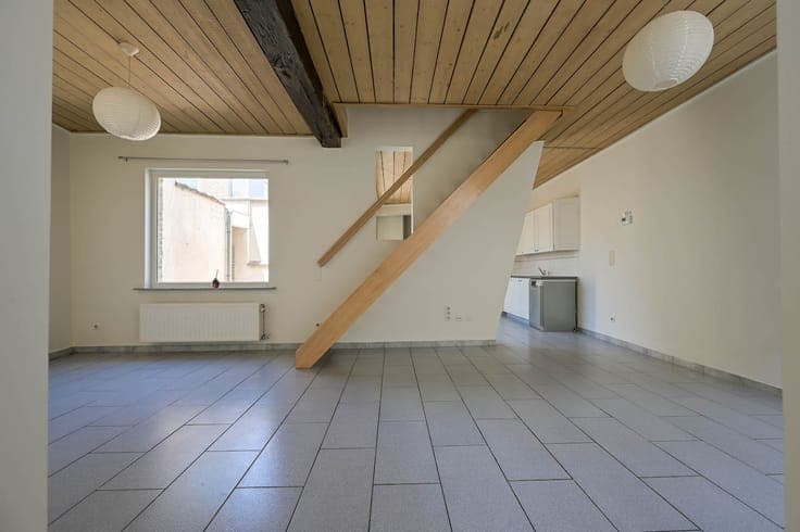 Brugs huis in de schaduw van Jeruzalemkerk, authentieke 1...