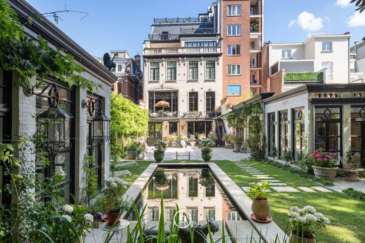 Distinguished townhouse in neo-Louis XV style