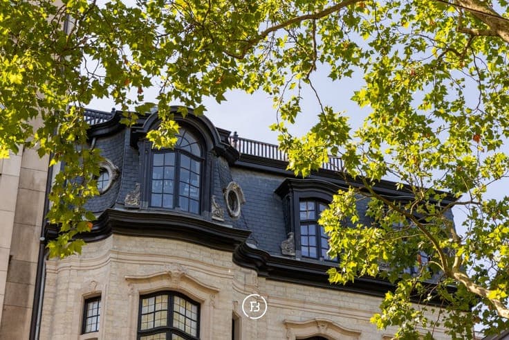 Distinguished townhouse in neo-Louis XV style