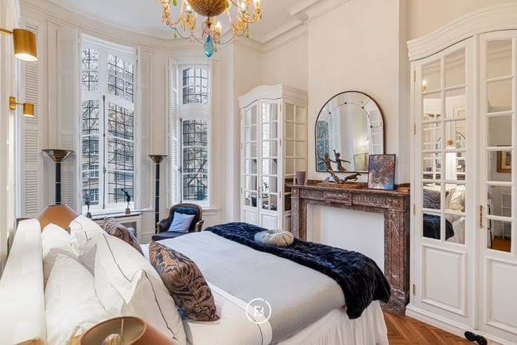 Distinguished townhouse in neo-Louis XV style