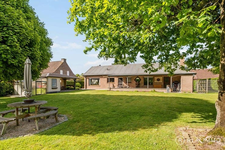 Alleenstaande instapklare woning op 1.483 m² in rustige l...