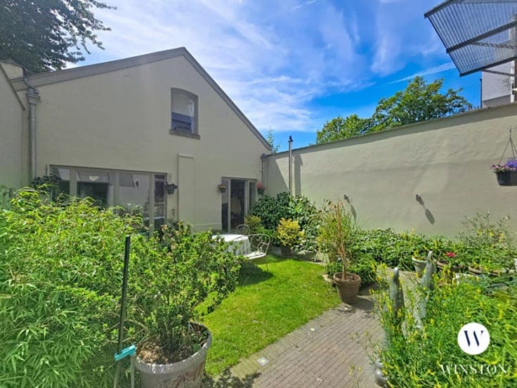 CHARMING 4-BEDROOM HOUSE + PRACTICE SPACE + GARDEN