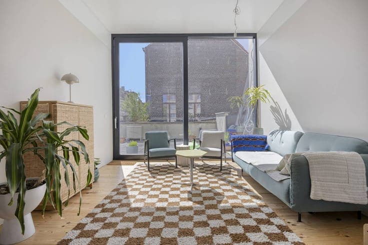 Renovated Townhouse with Commercial Space & Canal View for S