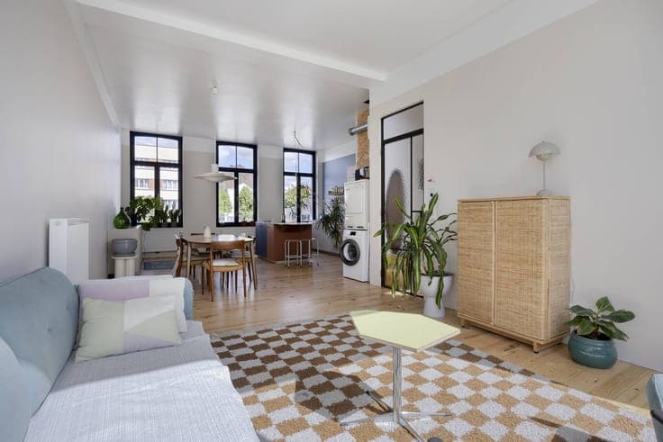 Renovated Townhouse with Commercial Space & Canal View for S