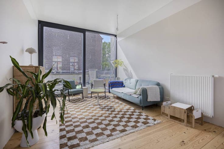 Renovated Townhouse with Commercial Space & Canal View for S