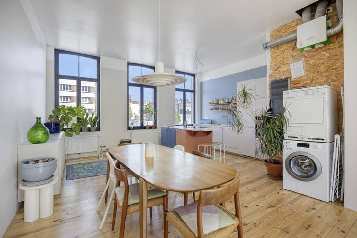 Renovated Townhouse with Commercial Space & Canal View for S