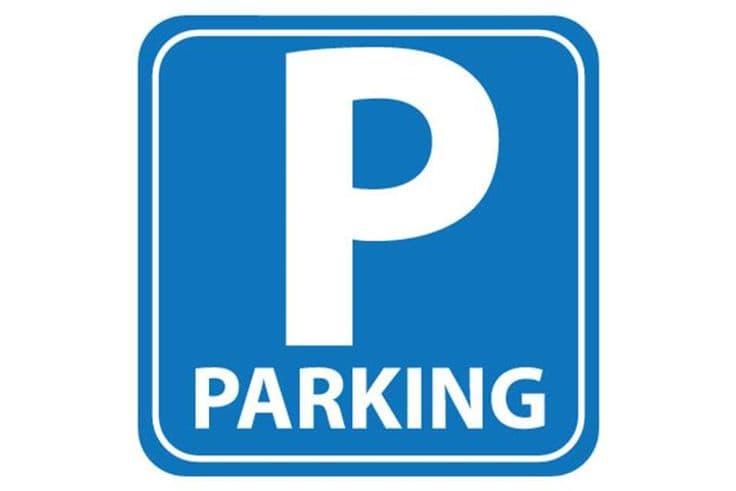 5 PARKEERPLAATSEN IN RECENT GEBOUW