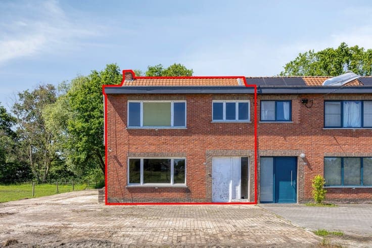 Landelijk gelegen renovatieproject omringd door weilanden