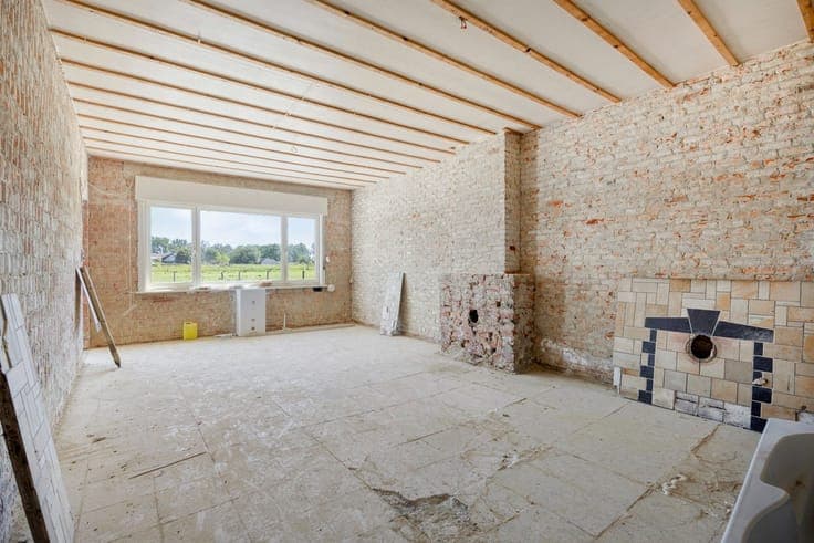Landelijk gelegen renovatieproject omringd door weilanden