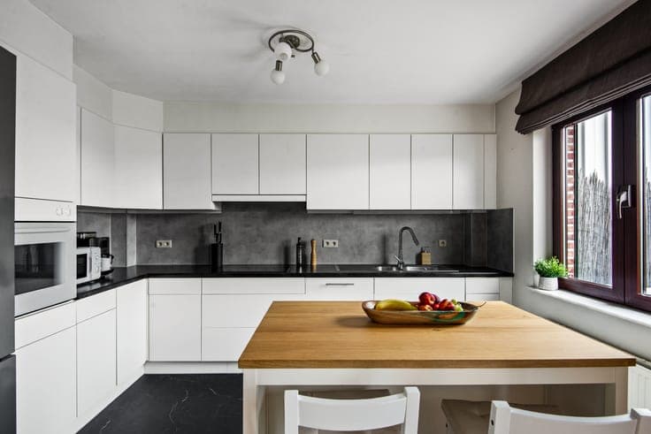 Move-in ready house with garden and prime location