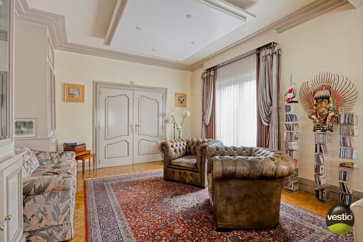 ROYALE WONING MET DOKTERSPRAKTIJK TE BILZEN HOESELT.