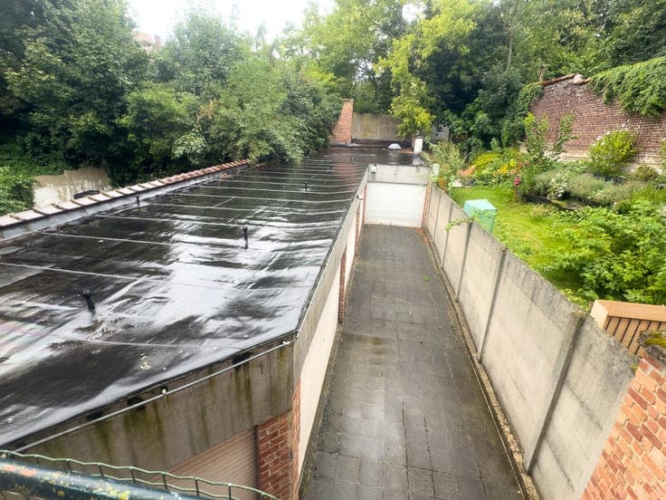 Income-producing property – 4 apartments + 5 garage boxes –