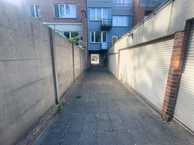 Income-producing property – 4 apartments + 5 garage boxes –