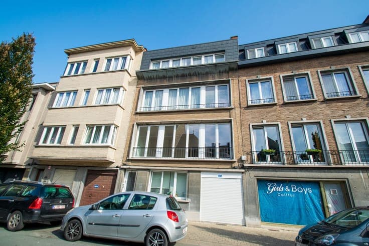 Income-producing property – 4 apartments + 5 garage boxes –