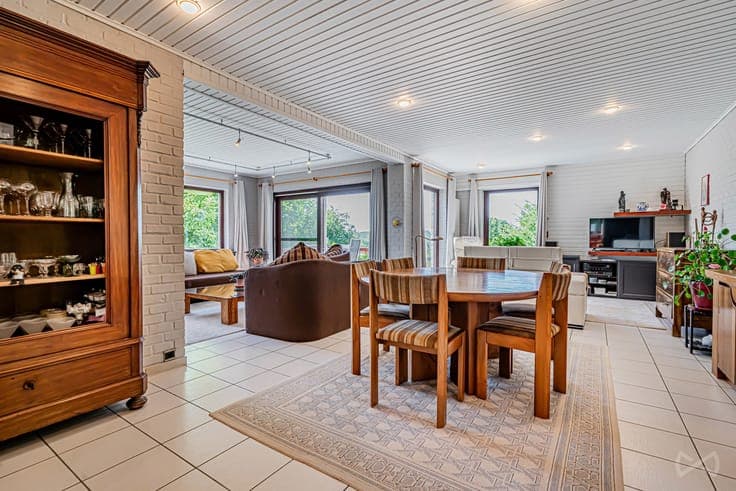 Character villa with 4BR, home office and beautiful garden