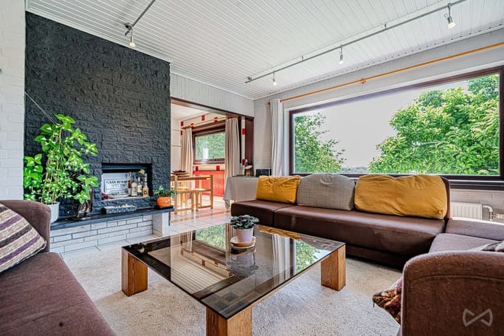Character villa with 4BR, home office and beautiful garden