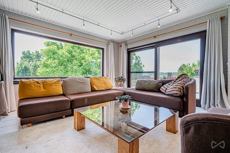 Character villa with 4BR, home office and beautiful garden