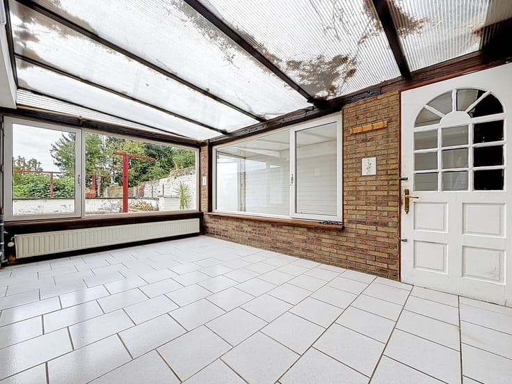 Maison 2CH poss. 3 + jardin + garage + caves.