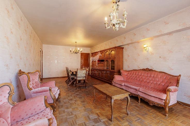 Apartment for sale in the center of CHARLEROI.