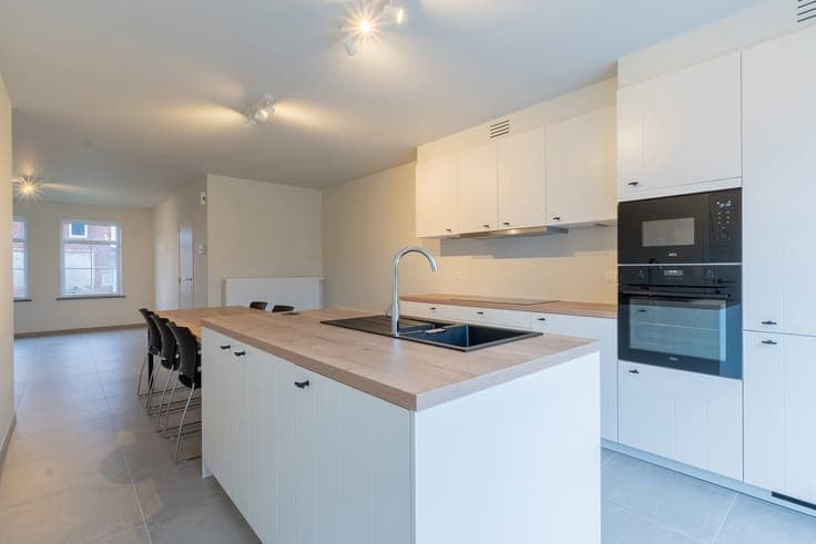 Newly built house with 3 bedrooms, carport and possible 6% V