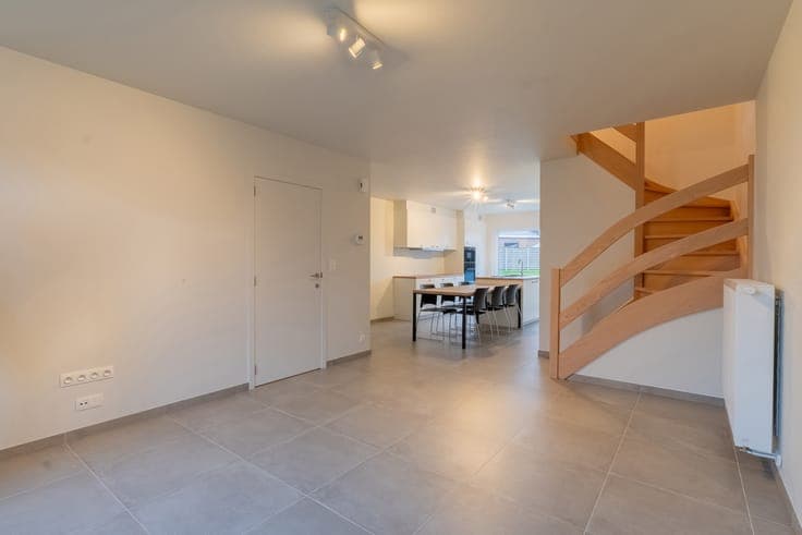 Newly built house with 3 bedrooms, carport and possible 6% V