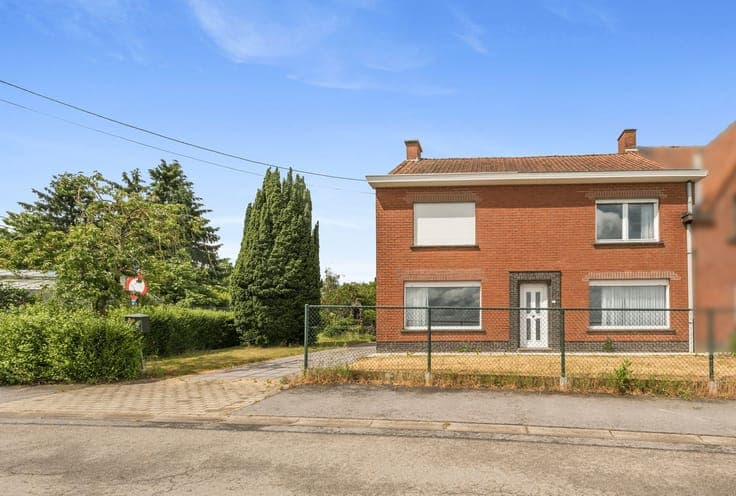 RUSTIG GELEGEN WONING OP EEN PRACHTIG PERCEEL VAN 2.237 M...