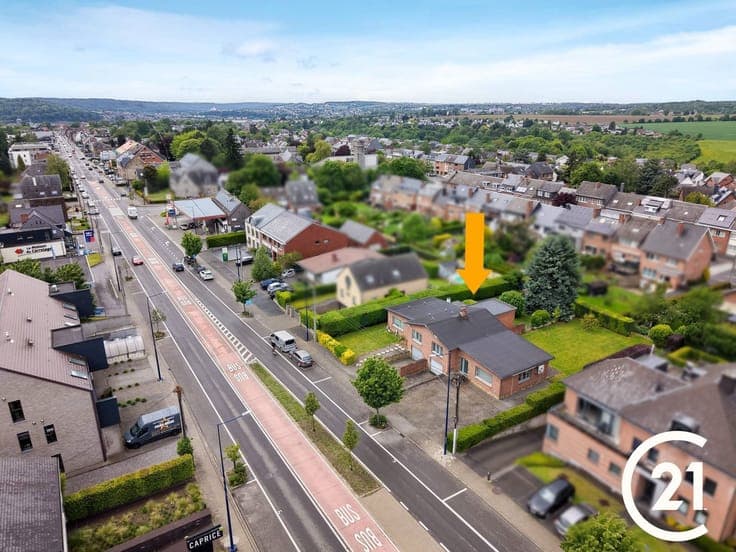 Immeuble idéalement situé sur la chaussée principale de Boug