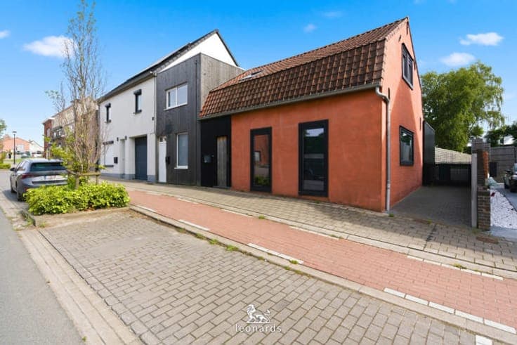 Modern semi-detached house in a prime location in Geluveld