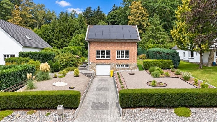 Detached home with large garden bordering the forest
