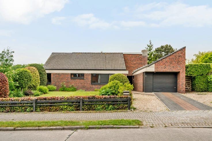 Spacious detached four-sided home with 3 bedrooms.