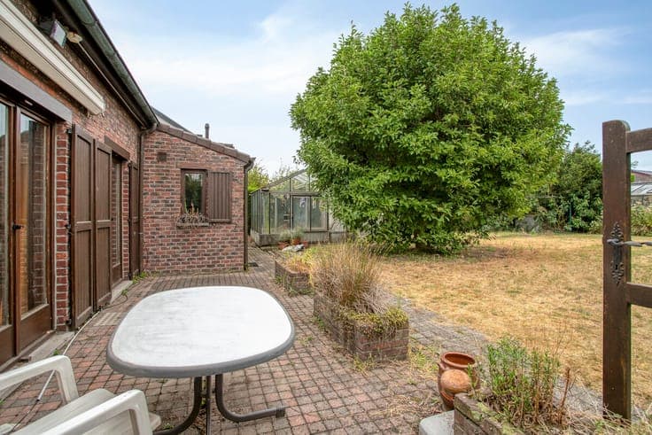 Conveniently located 4-bedroom detached house in Oostakker