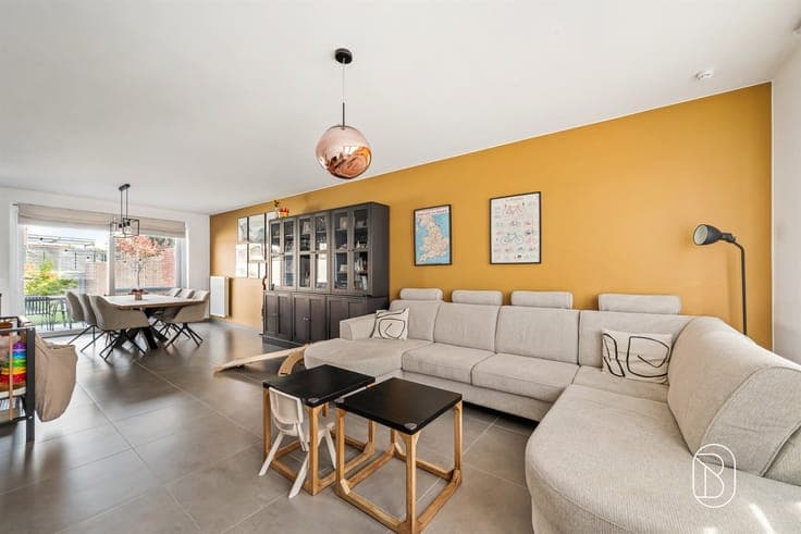 Newly built 3-bedroom home with yard & garage near Kluisbos