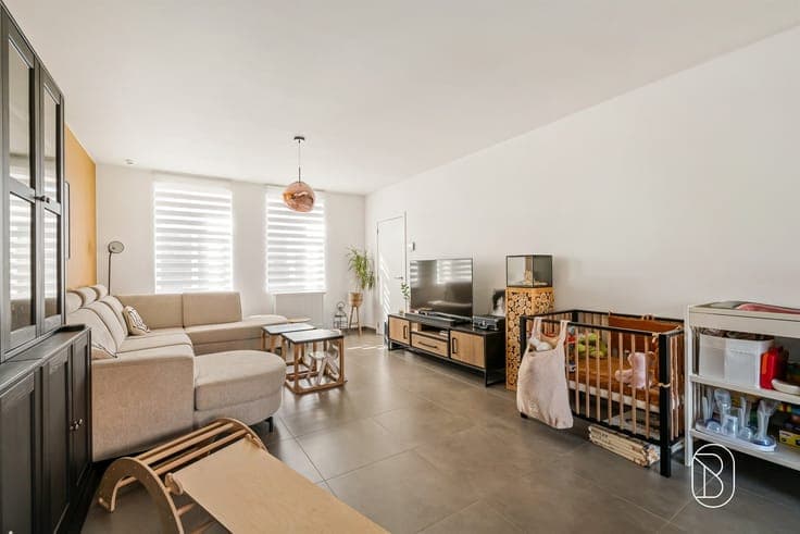Newly built 3-bedroom home with yard & garage near Kluisbos