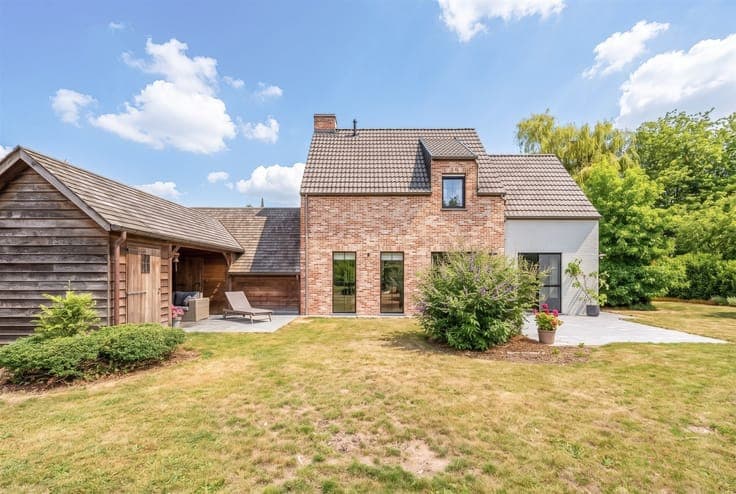Stylish parsonage in a quiet location