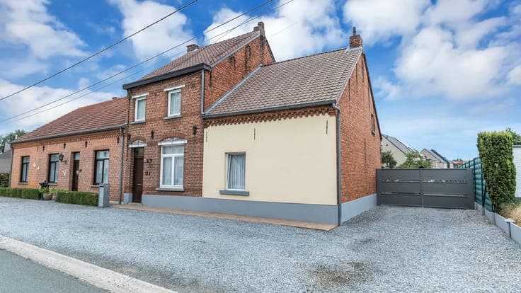 Charmante halfopen gezinswoning met 3 slaapkamers, aangeb...